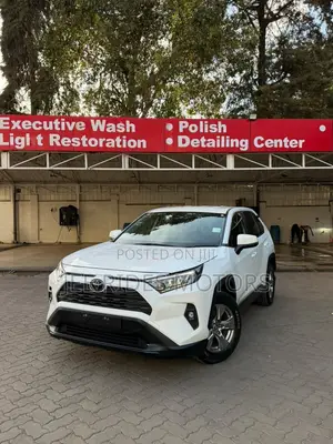 Toyota RAV4 2022 White