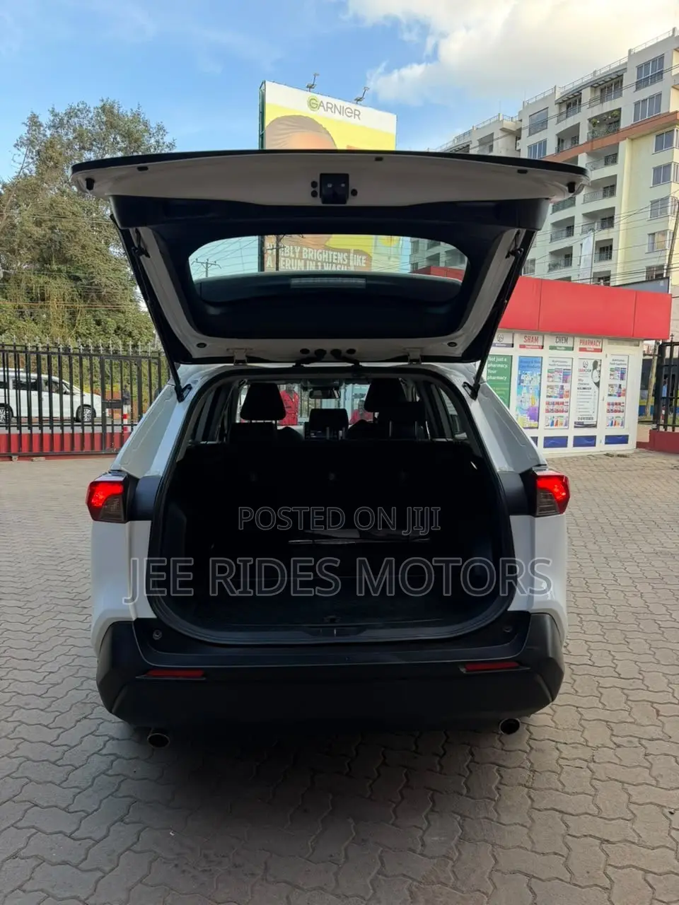 Toyota RAV4 2022 White
