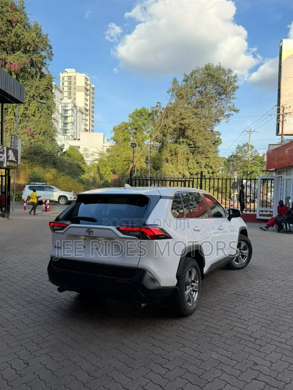Toyota RAV4 2022 White