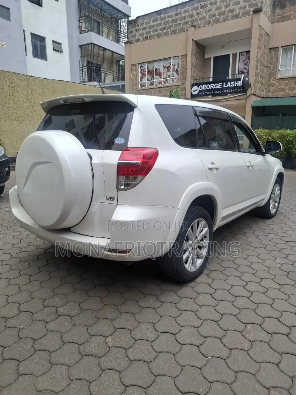Toyota Vanguard 2011 White