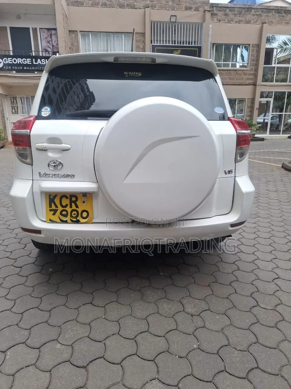 Toyota Vanguard 2011 White