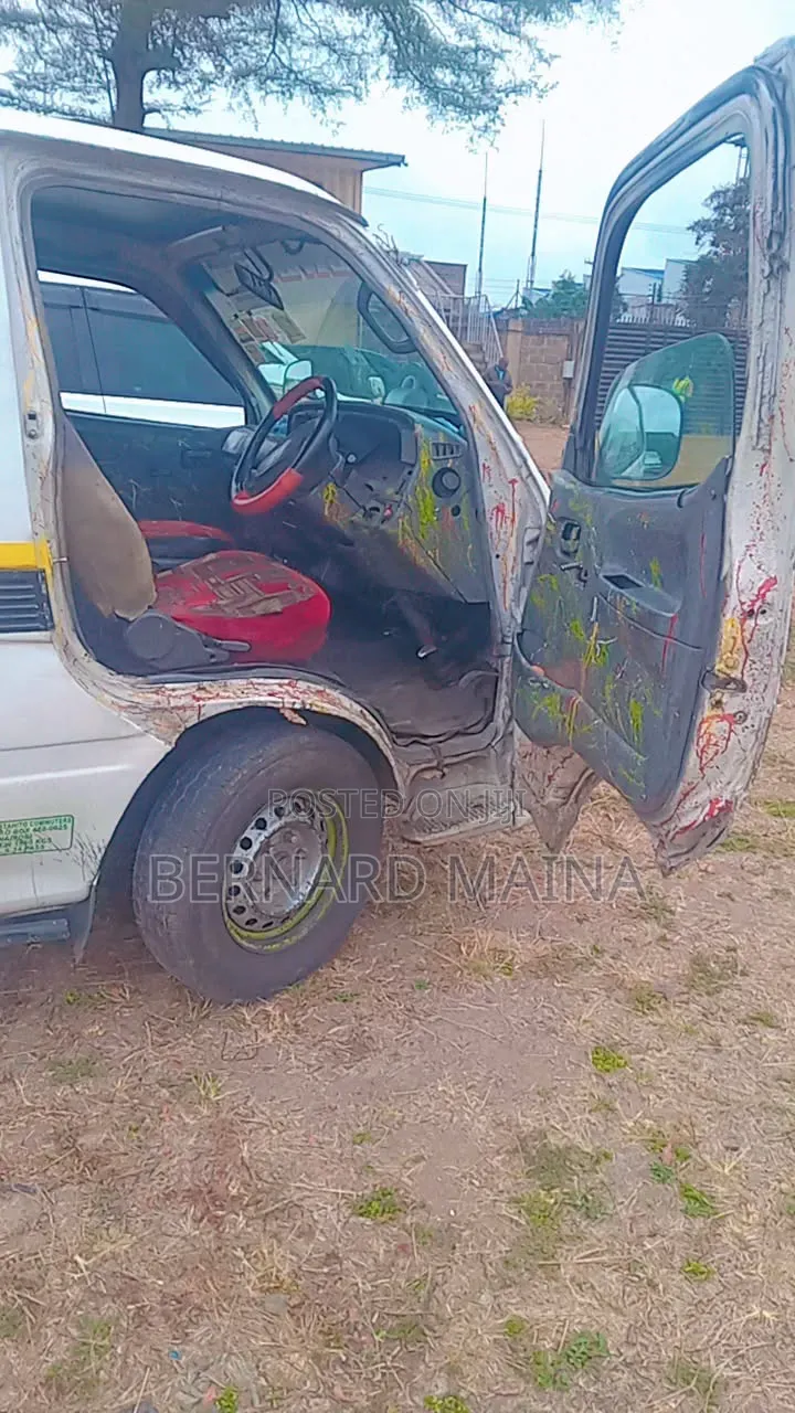 Toyota HiAce 2007 White