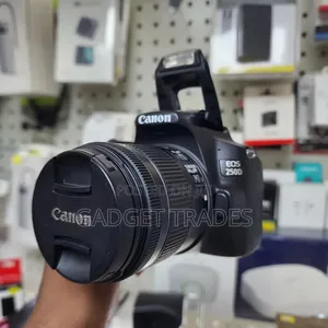 Canon Eos 250D (Slightly Used)