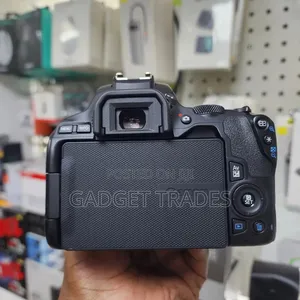 Canon Eos 250D (Slightly Used)