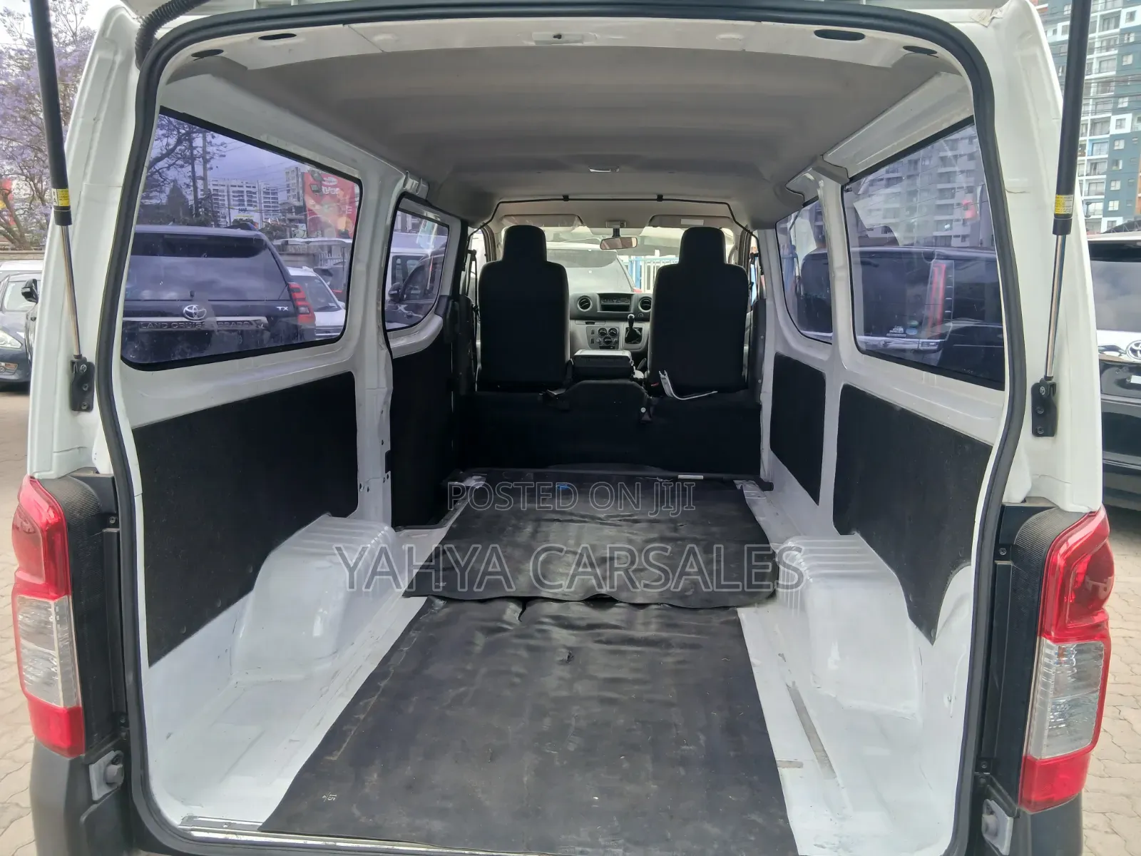 Nissan Caravan (Urvan) 2019 White