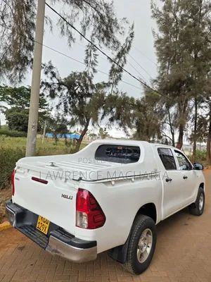 Toyota Hilux 2019 White