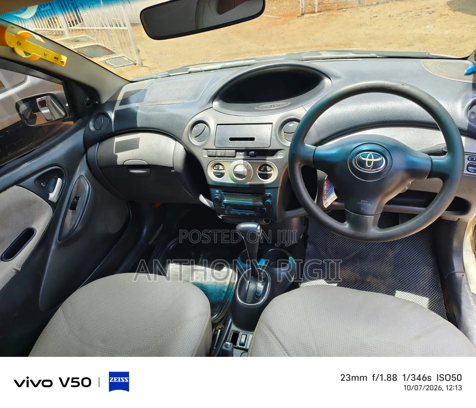 Toyota Vitz 1.3 FWD 5dr 2003 Gold