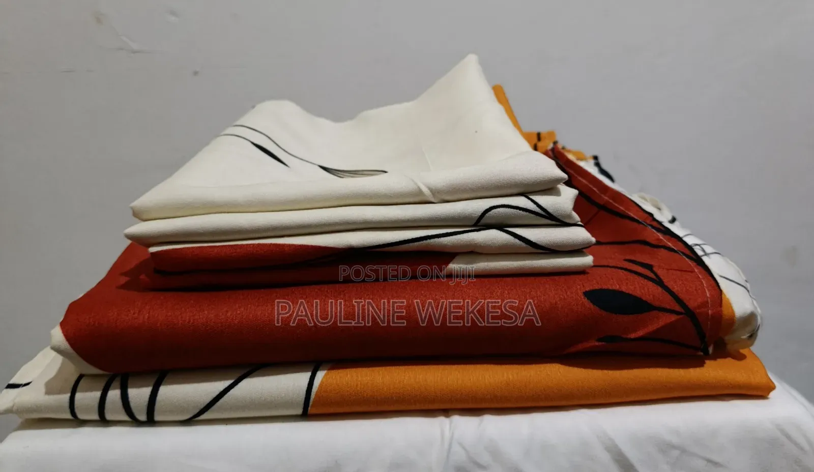 2 King-Size Bedsheets With 4pillow Cases