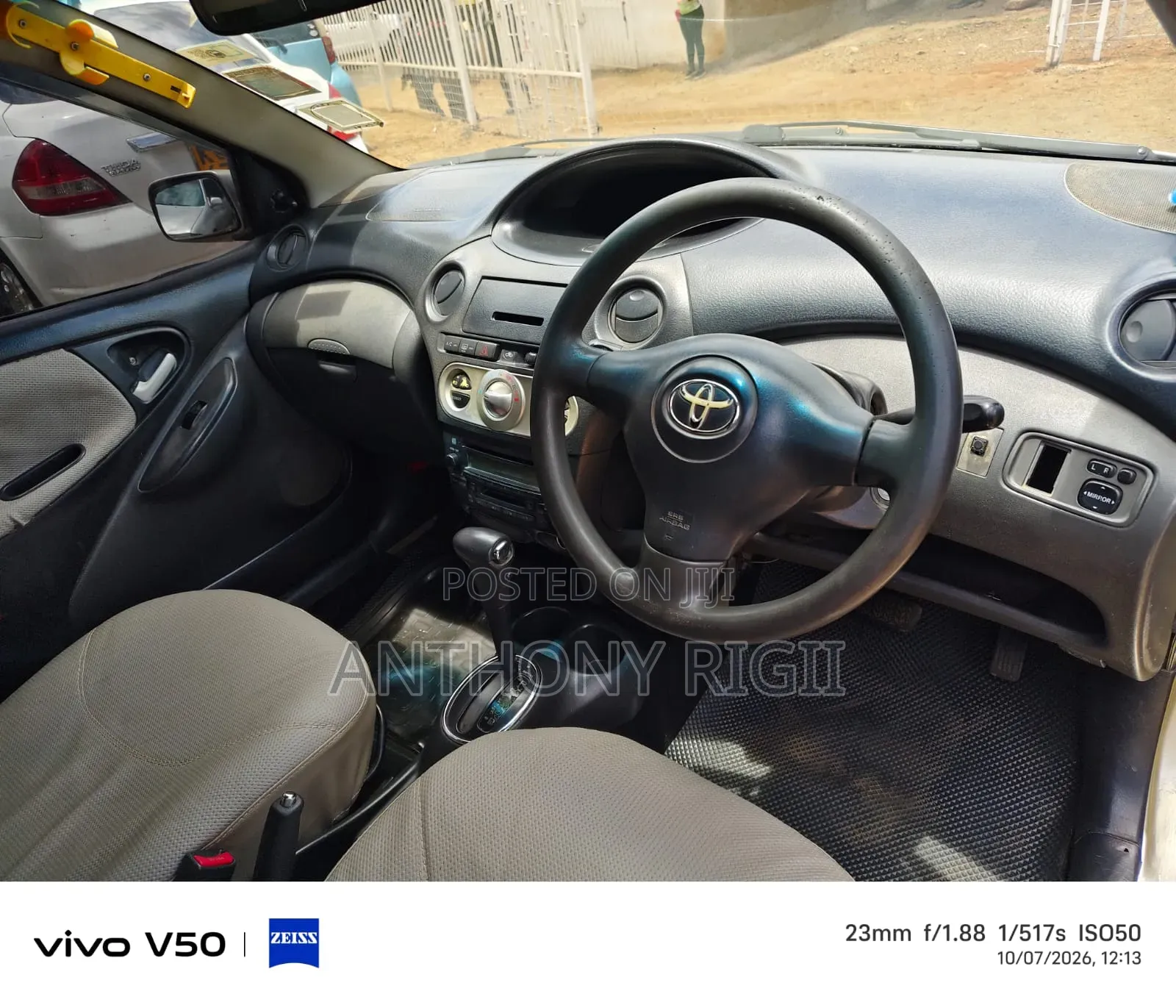 Toyota Vitz 1.3 FWD 5dr 2003 Gold