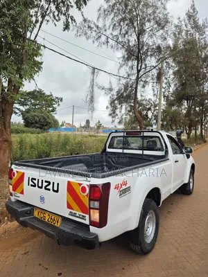 Isuzu D-MAX 2015 White