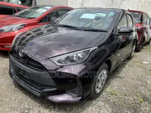 Toyota Yaris L Hatchback 5dr 2018 Purple