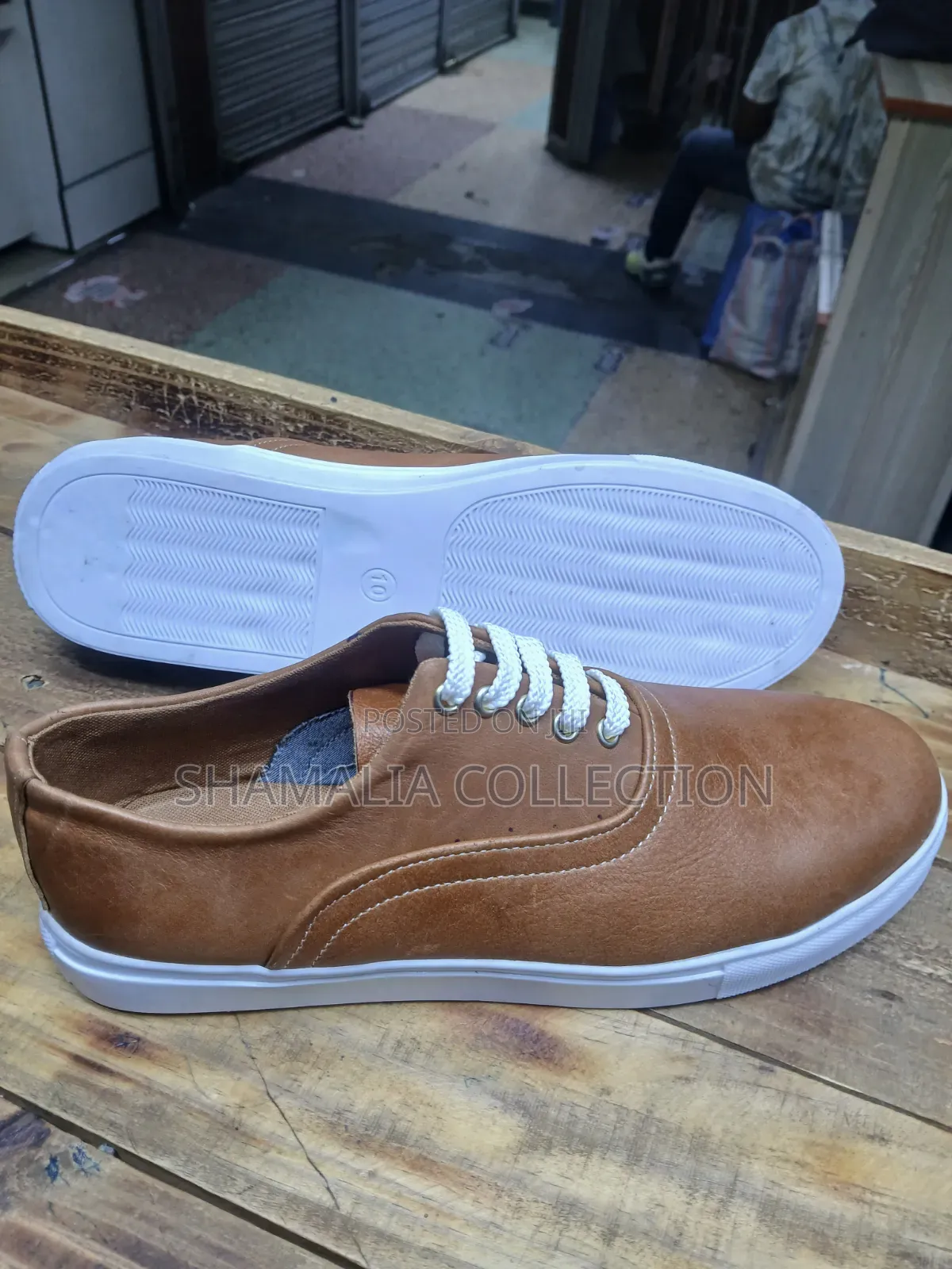 Brown Sneakers With Leces Available