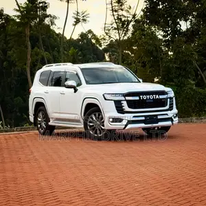 Toyota Land Cruiser LC300 2023 White