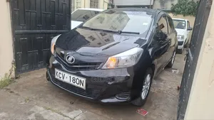 Toyota Vitz 1.3 FWD 5dr 2012 Black