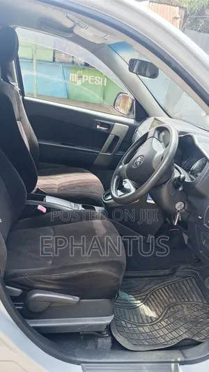 Toyota Rush 1.5 AWD 2011 Silver