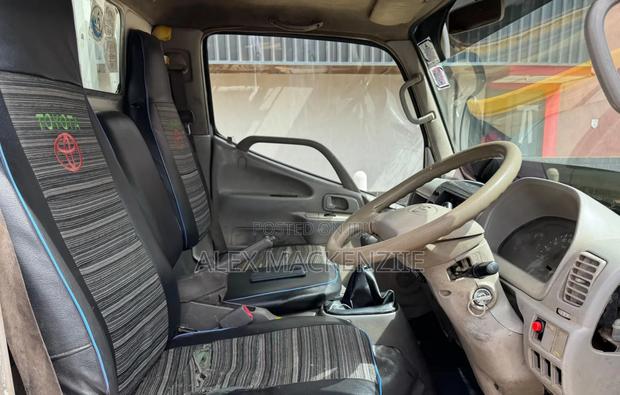 TToyota Dyna - thumbnail 4