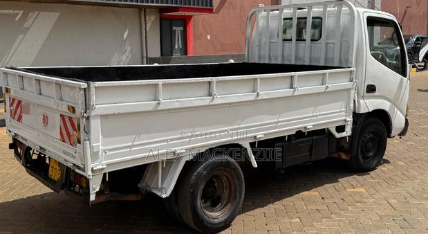 TToyota Dyna - thumbnail 3