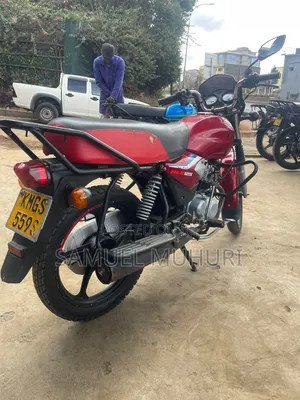 Bajaj Boxer 125 2025 Red