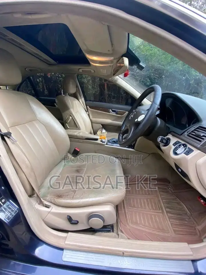Mercedes-Benz C200 2010 Blue