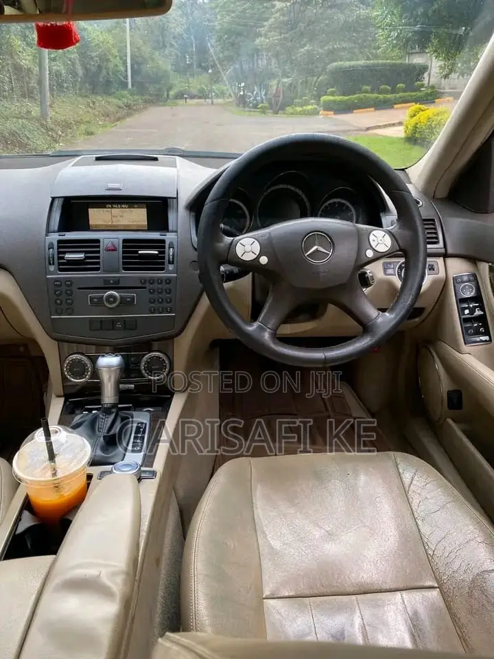 Mercedes-Benz C200 2010 Blue