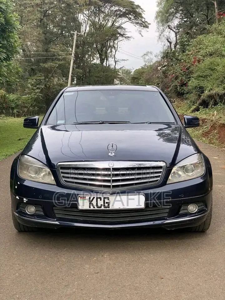 Mercedes-Benz C200 2010 Blue