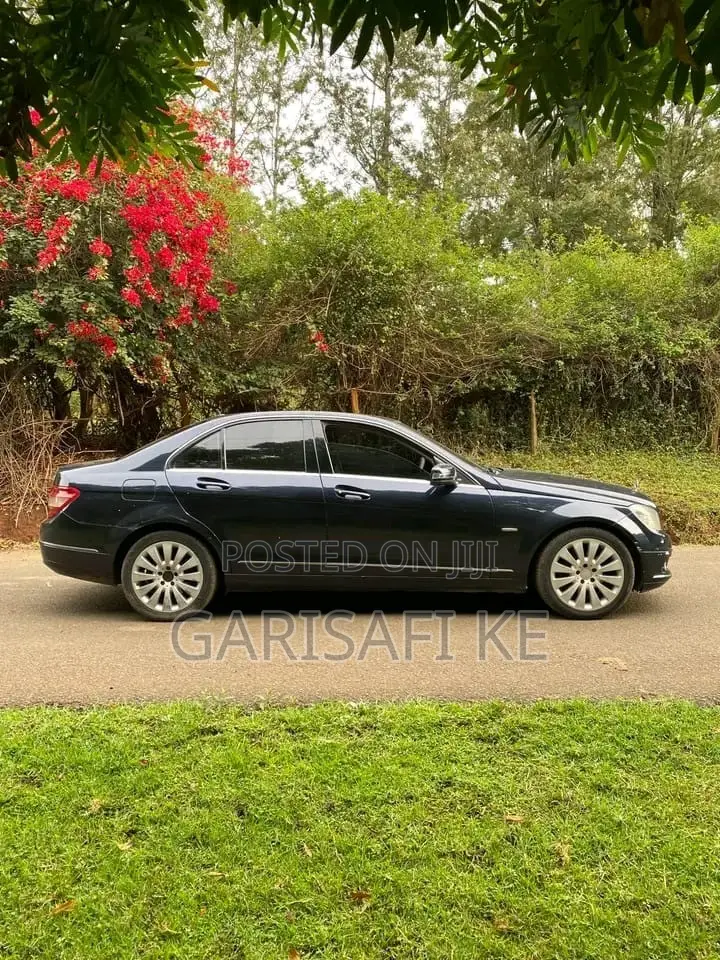 Mercedes-Benz C200 2010 Blue