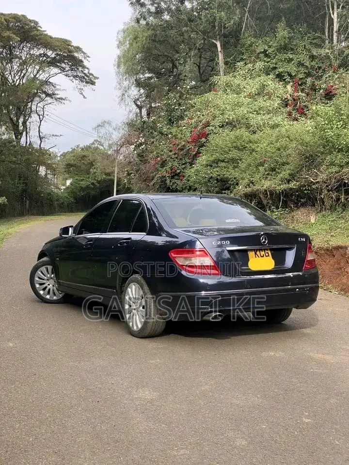 Mercedes-Benz C200 2010 Blue