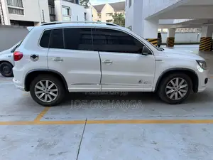 Volkswagen Tiguan SE with Sunroof & Nav 2013 White
