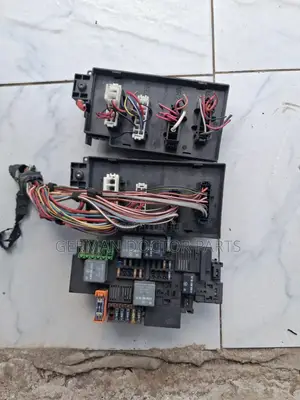 W164 Engine Fusebox