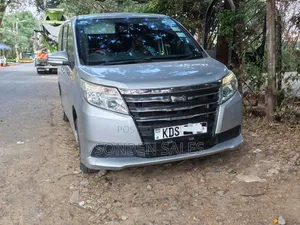 Toyota Noah 2.0 FWD (8 Seater) 2017 Silver