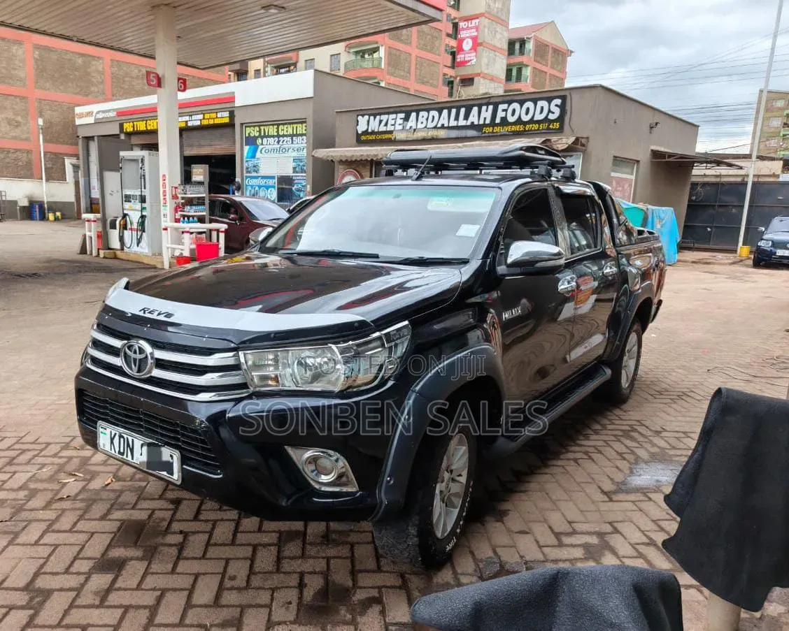 Toyota Hilux Revo Double Cab Deisel 2.4 AWD 2017 Black