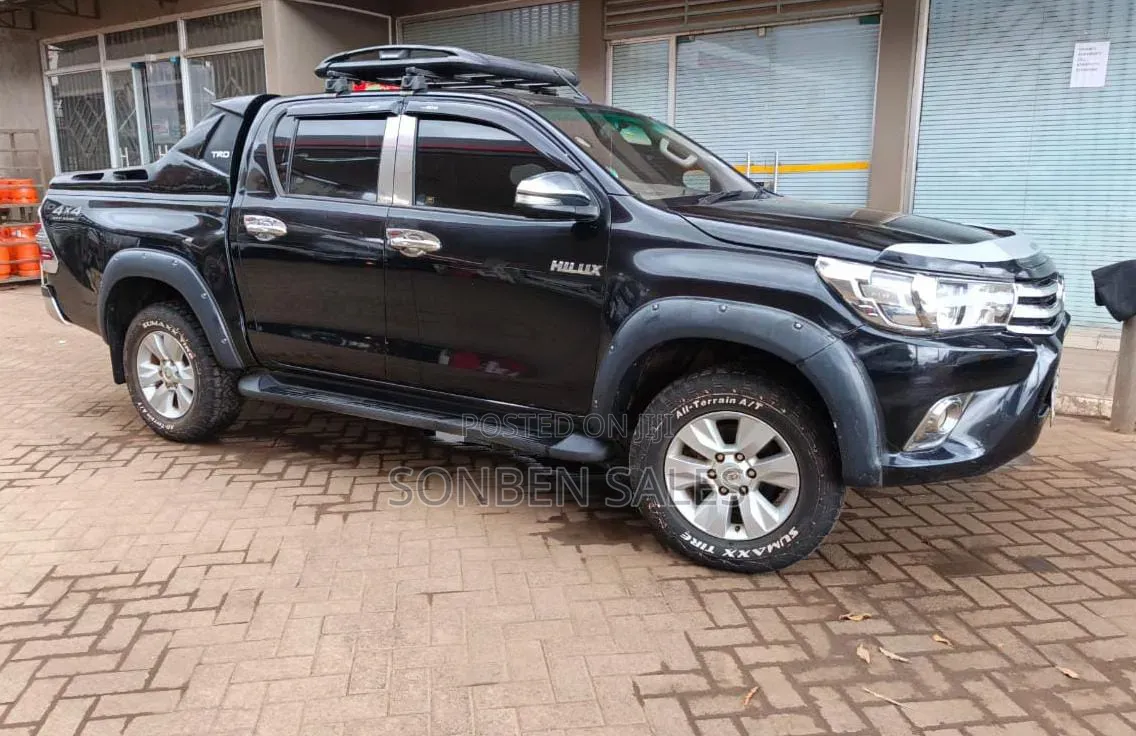 Toyota Hilux Revo Double Cab Deisel 2.4 AWD 2017 Black