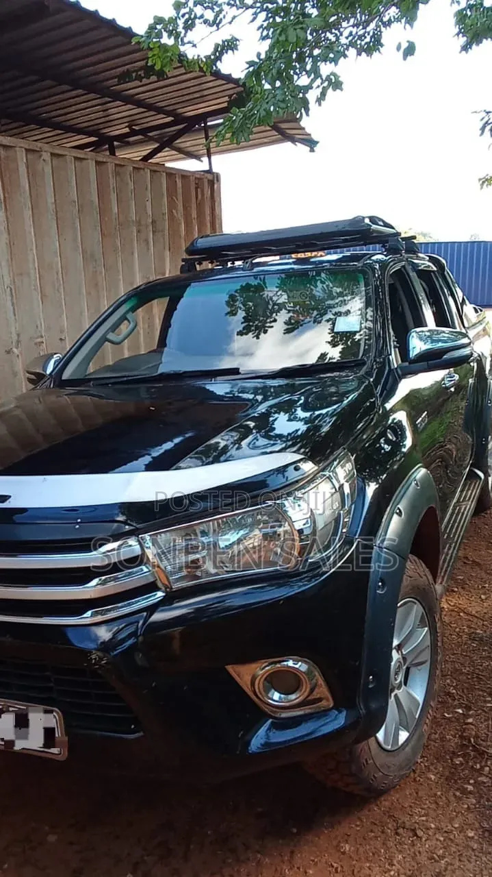 Toyota Hilux Revo Double Cab Deisel 2.4 AWD 2017 Black