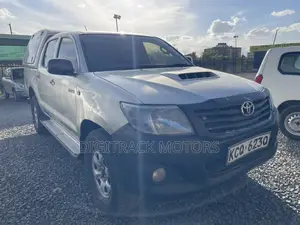 Toyota Hilux 2011 Silver