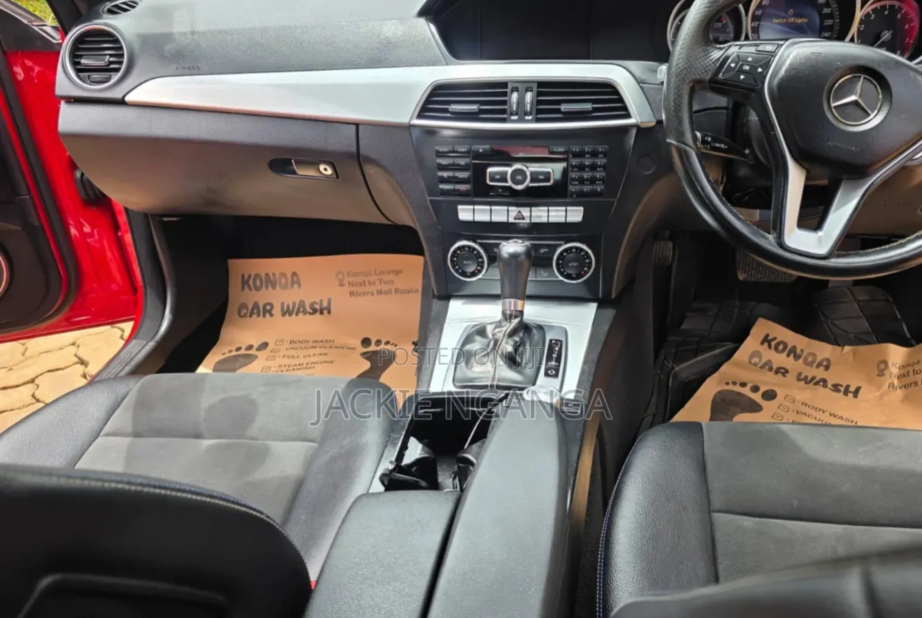 Mercedes-Benz C180 2014 Red