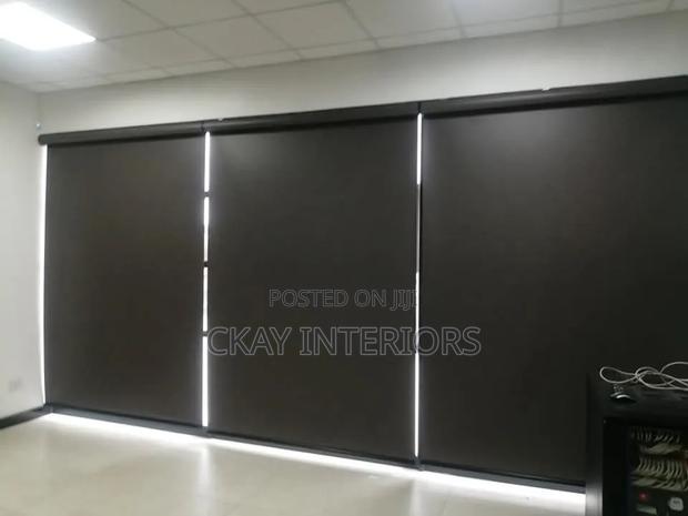 Beautifully Finished Windows Make All the Difference With Roller Blind - thumbnail 2
