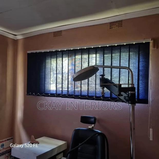 Give Your Décor an Elegant Visual Anchor With Horizontal Blinds - thumbnail 2