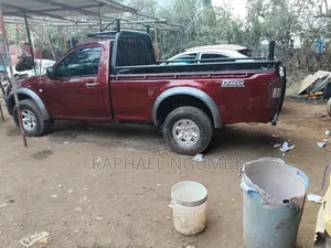Isuzu D-MAX 2011 Maroon