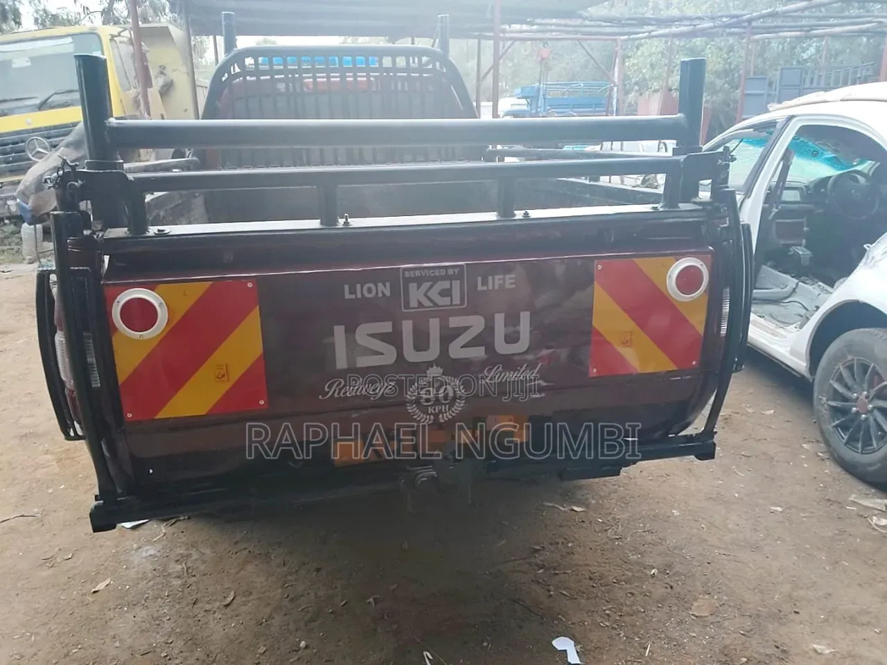 Isuzu D-MAX 2011 Maroon