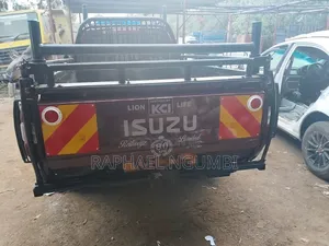 Isuzu D-MAX 2011 Maroon