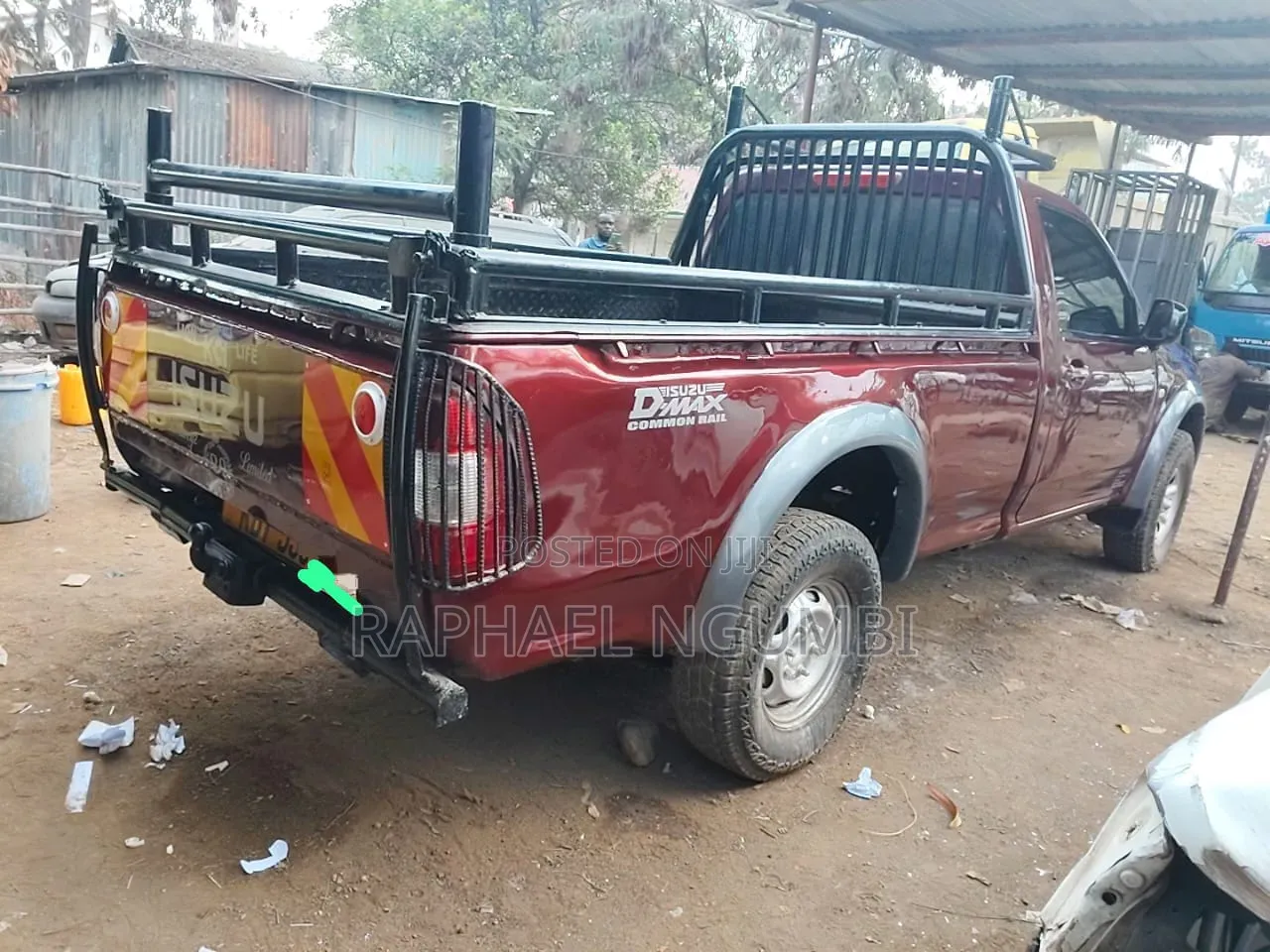 Isuzu D-MAX 2011 Maroon