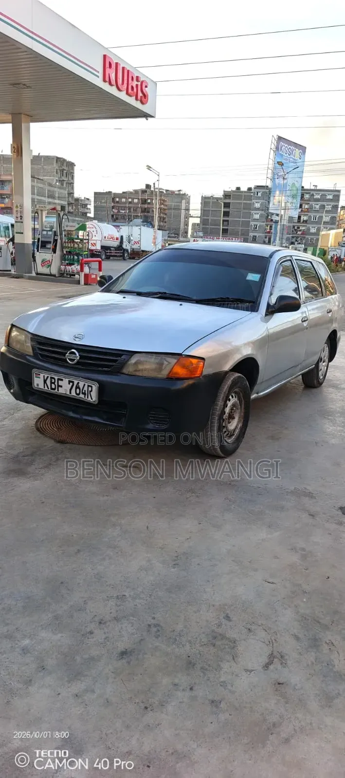 Nissan Advan 2003 Silver