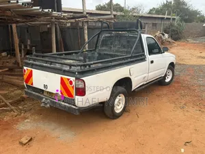 Toyota Hilux 2003 White