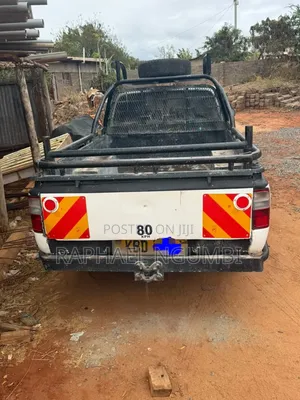 Toyota Hilux 2003 White