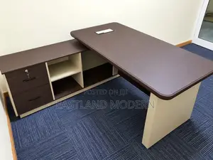 Executive Office Desk With Drawers and Storage.