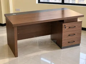 Executive Office Desk With 3 Lockable Drawers.