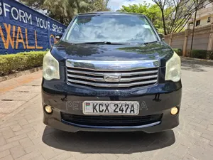 Toyota Noah 2.0 158hp FWD (8 Seater) 2012 Black