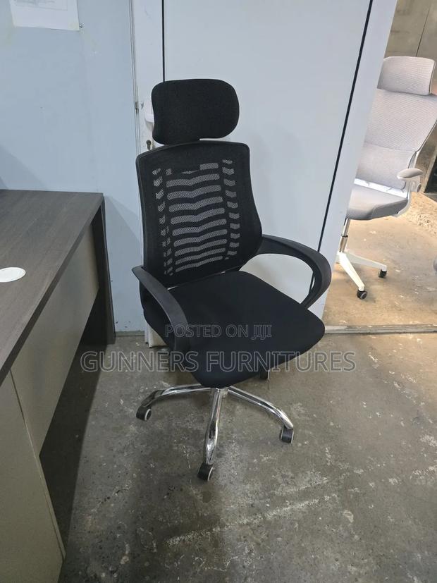 1.8m Boardroom Table & Chairs - thumbnail 2