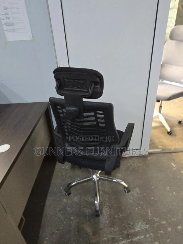 1.8m Boardroom Table & Chairs - thumbnail 3