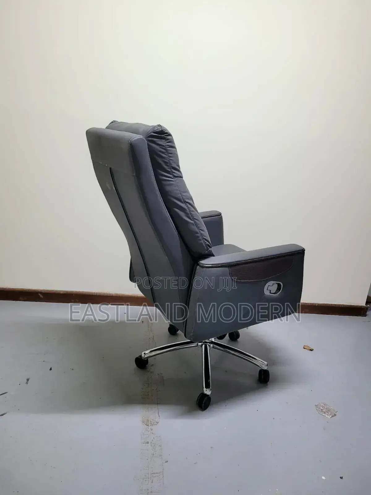 Executive Leather Reclining Office Chair.